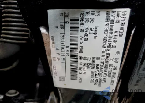 2018 Ford Focus S z USA, uszkodzony, nr VIN 1FADP3E22JL209092